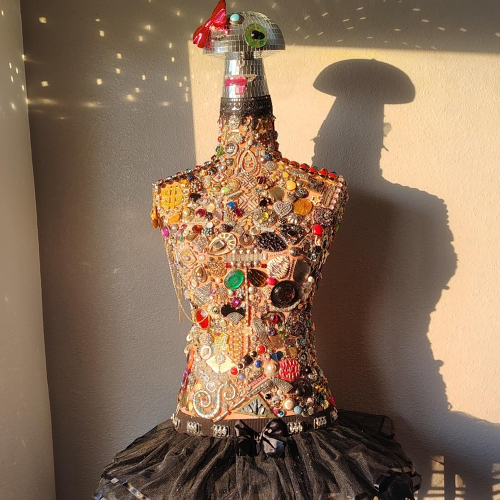Mannequin - Picture 2 of 4